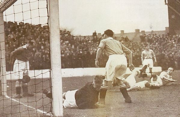 Charlton v Manchester City 1937/38